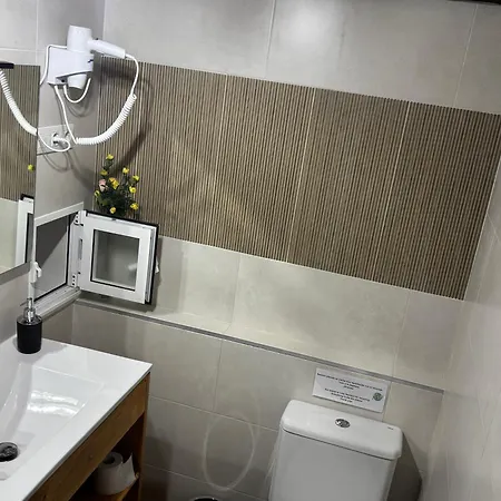 Hostal Rectoral De Romean *