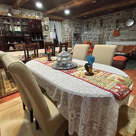 Rectoral De Romean Albergue O Corgo