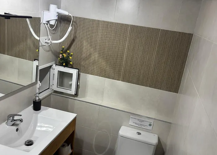 Hostal Rectoral De Romean *